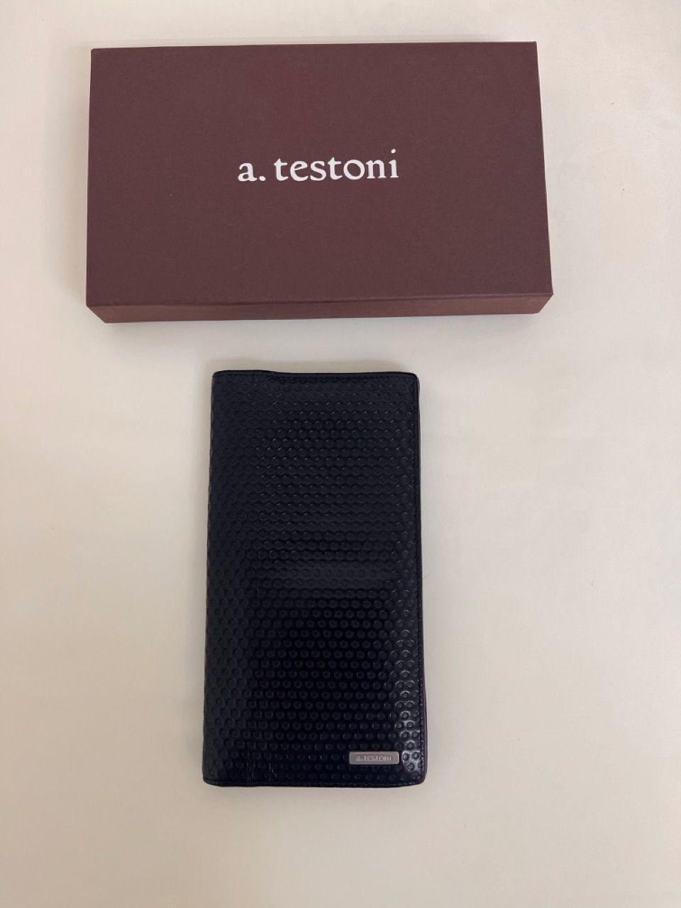 testoni アテストーニ クロコダイル 折り財布 ブラック（美品［a