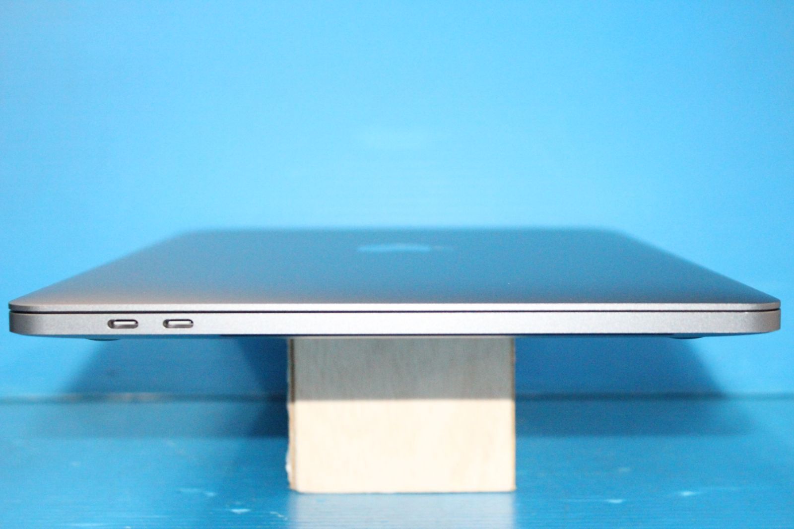 □Apple□ MacBook Pro (13-inch, 2018, Four Thunderbolt 3 Ports