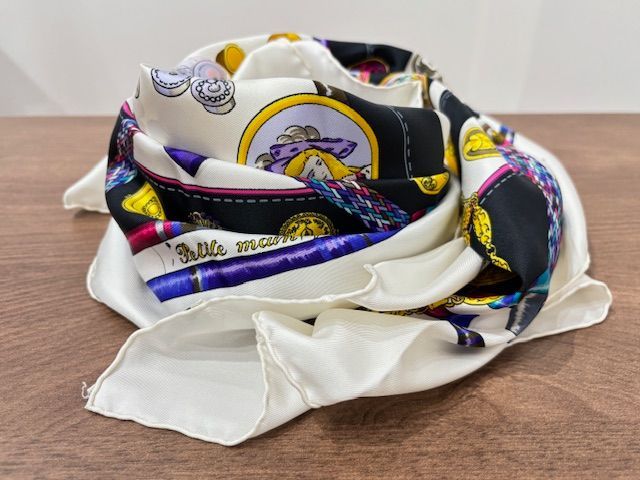 HERMES エルメス カレ90 Petitemain お針子さん ブラック