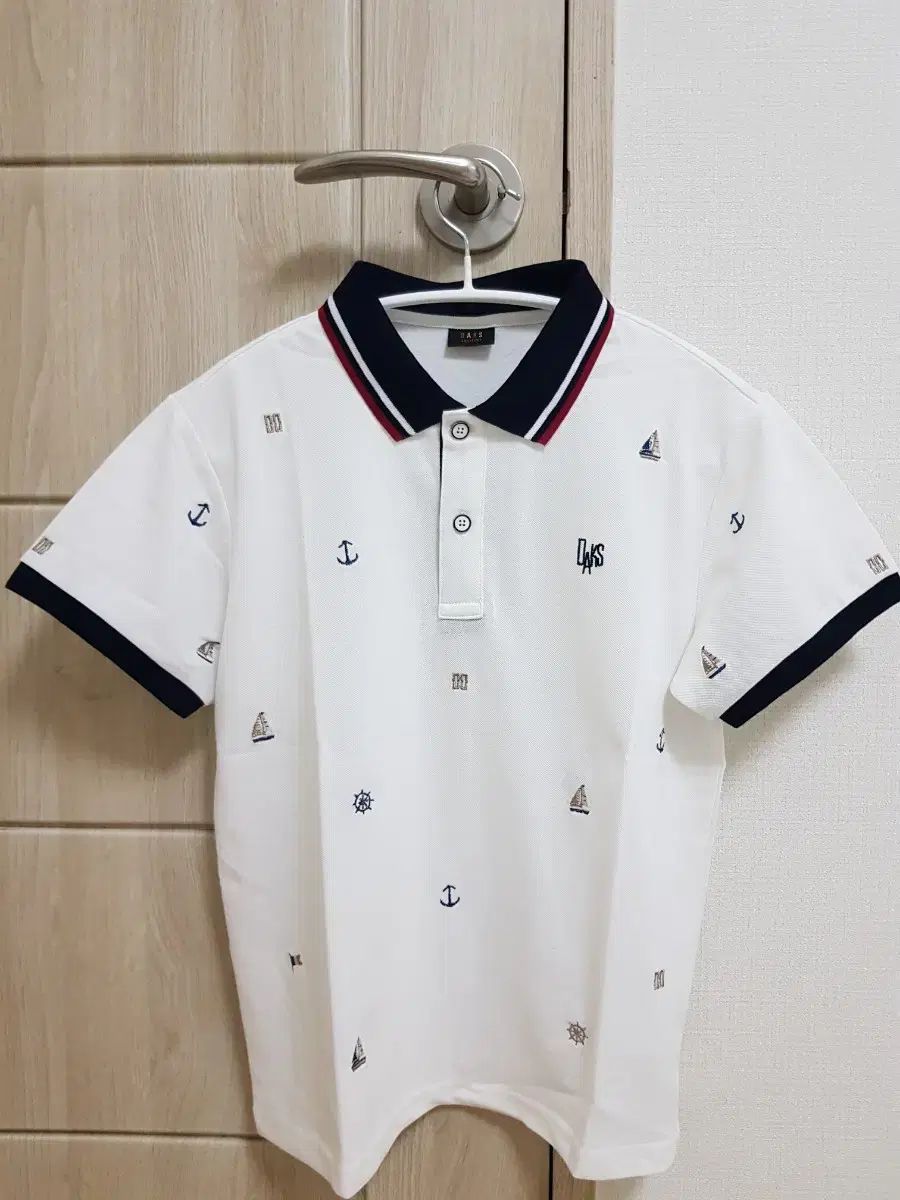 全国無料，低価 DAKS Little(ダックスキッズ) カーラ・エンブロイダリー Tシャツ 140 Tシャツ