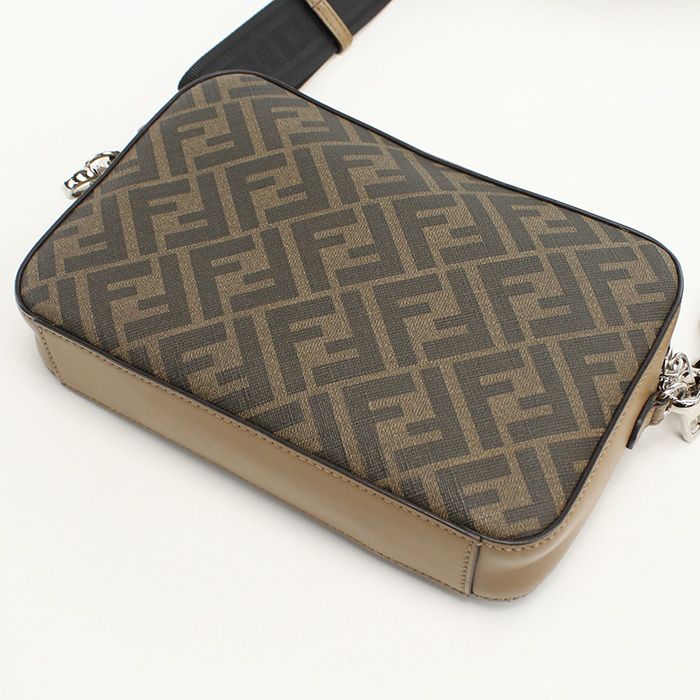 FENDIフェンディ レザーショルダーバッグ　カメラバッグ　カメラケース　正規品 累積売上総額第1位【FENDI☆フェンディ】カメラケース キャム