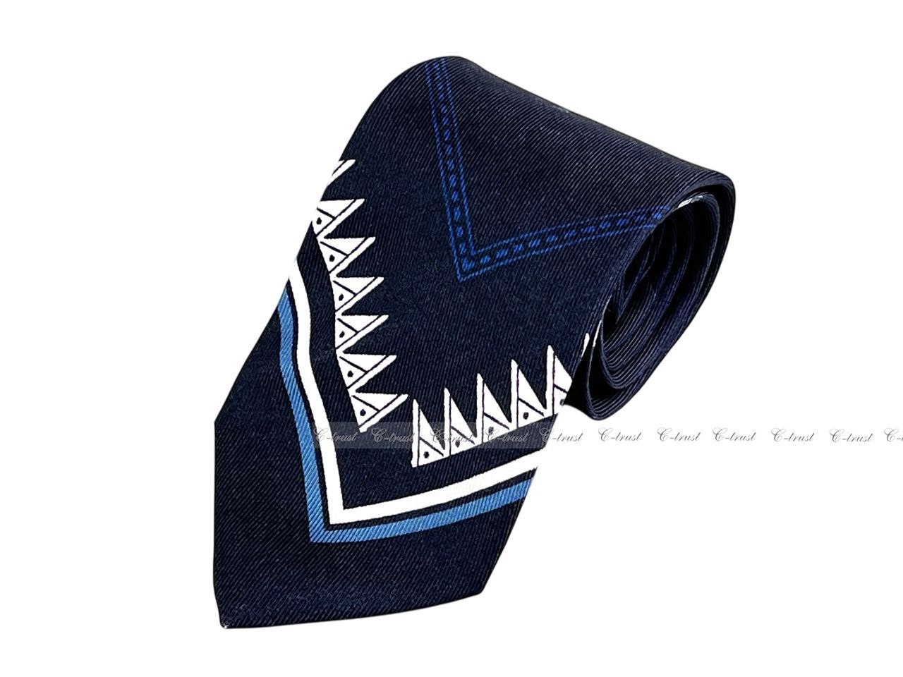 ロゴ ネイビー基調