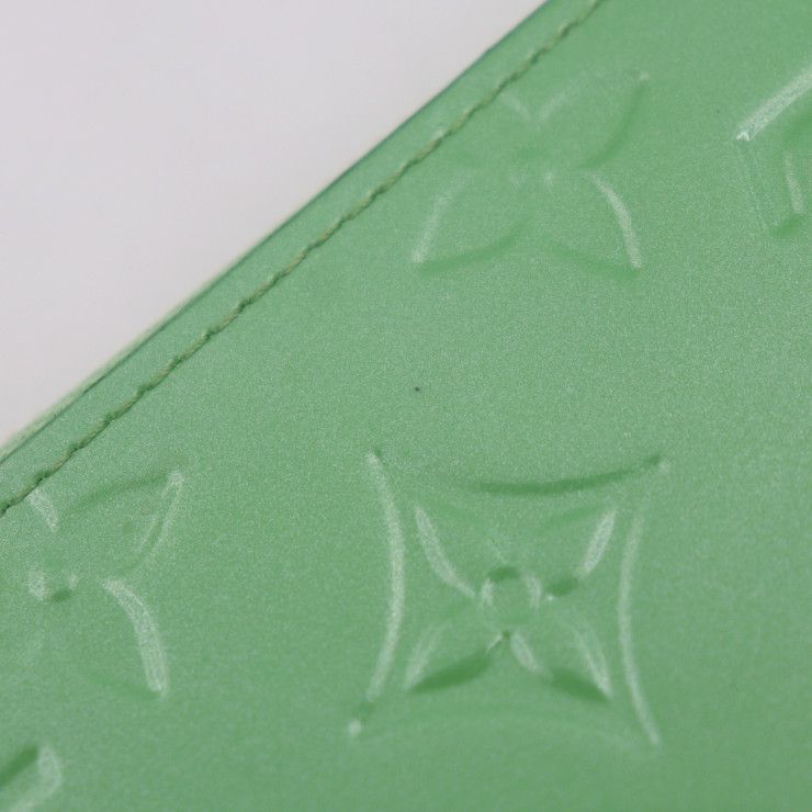 ヴィトン ジッピーウォレット ラウンド長財布 グリーン系 M82065