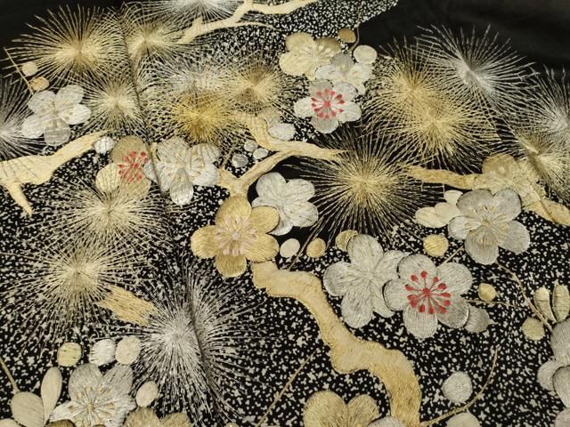 平和屋着物●豪華振袖　刺繍　舞花文　暈し染め　黒地　金糸　正絹　逸品　AABB7911ck 平和屋着物○豪華振袖 総刺繍 枝梅 黒地 金銀糸 正絹 逸品 AAAT2276ck