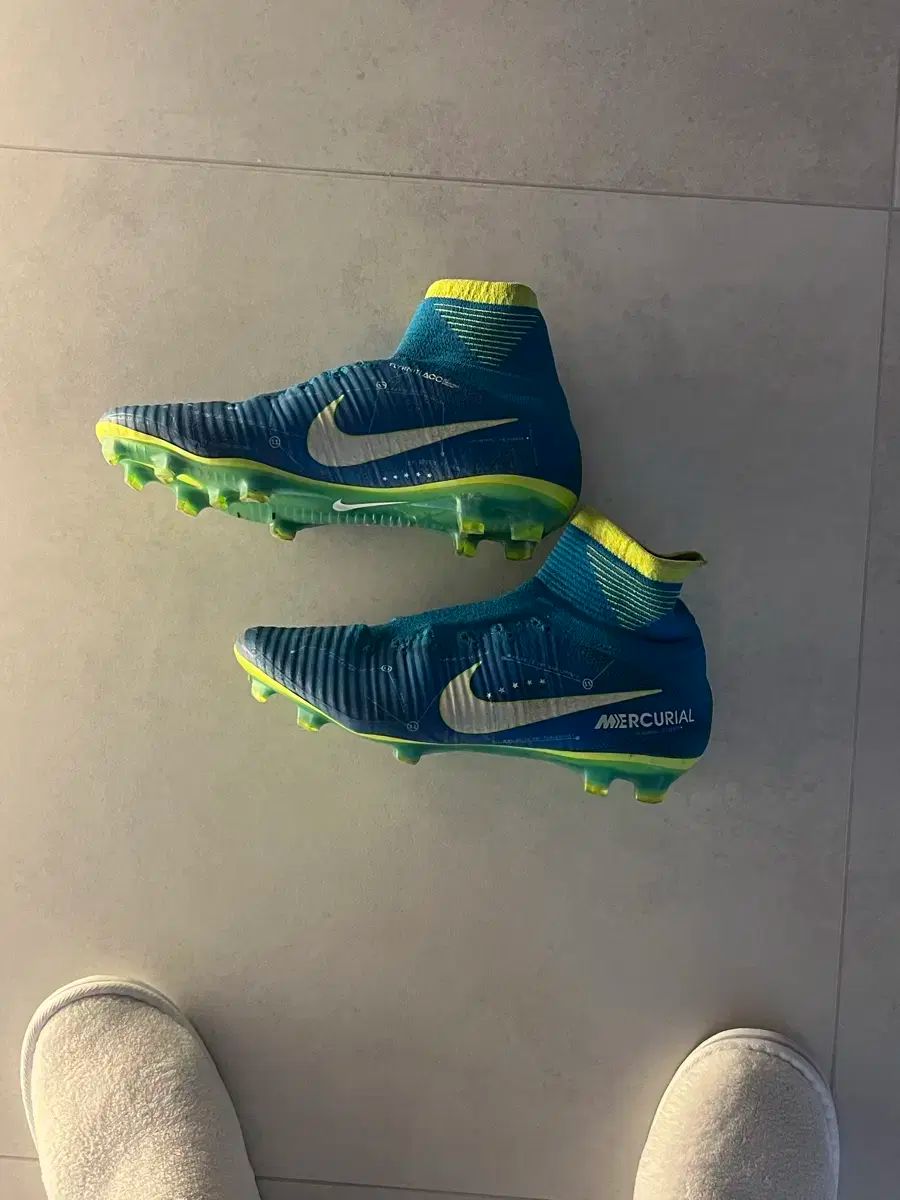 【雷市場（ポンジャン）商品韓国直送】 NIKE(ナイキ) サッカーシューズ