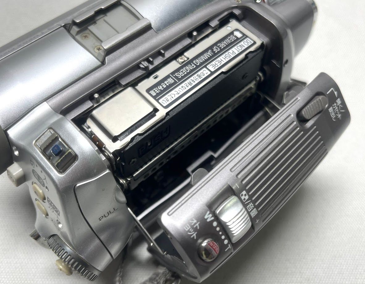 ジャンク品】パナソニック デジタルビデオカメラ 3CCD NV-GS250-S