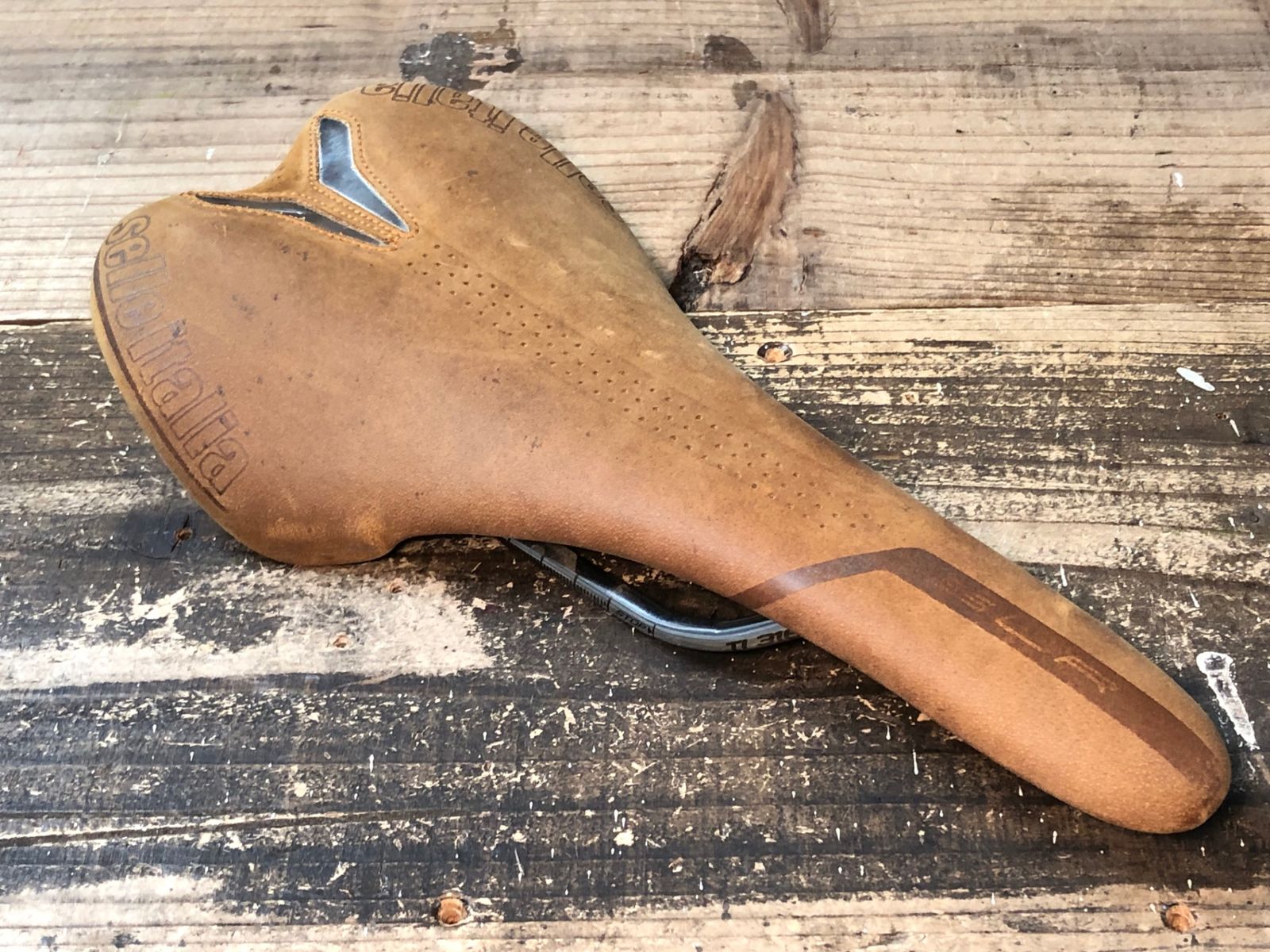 IW184 セライタリア selle ITALIA ヌバック SLR NUBUK S1 レザー