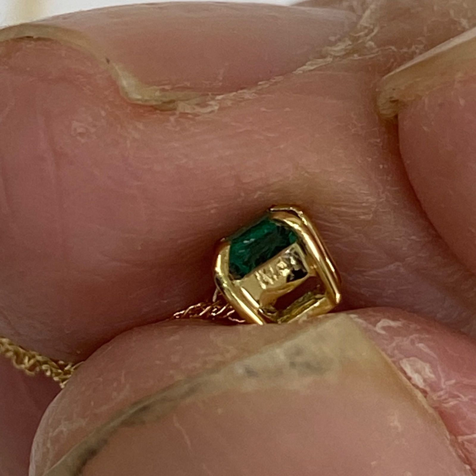 K１８コロンビア産エメラルド　ペンダント５x４mm K18コロンビア産エメラルド ペンダント5x4mm