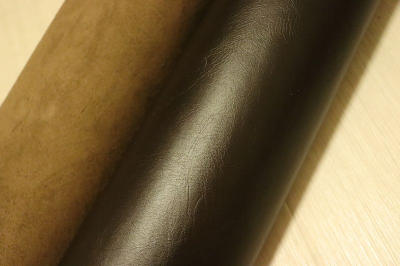 ダークブラウン 320ds クロム革 牛革 イタリア レザー クラッキング加工 はぎれ 一枚革 レザークラフト 革 皮 本革 diy 生地 材料