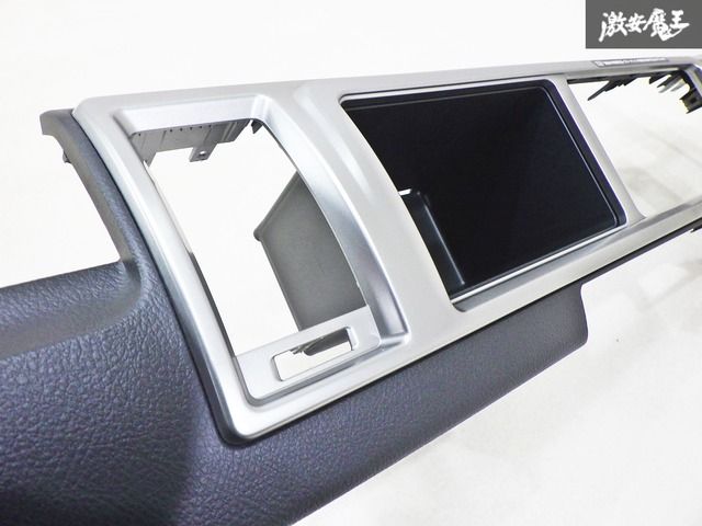 ☆良品☆ TOYOTA トヨタ純正 200系 ハイエース ワイド クラスター