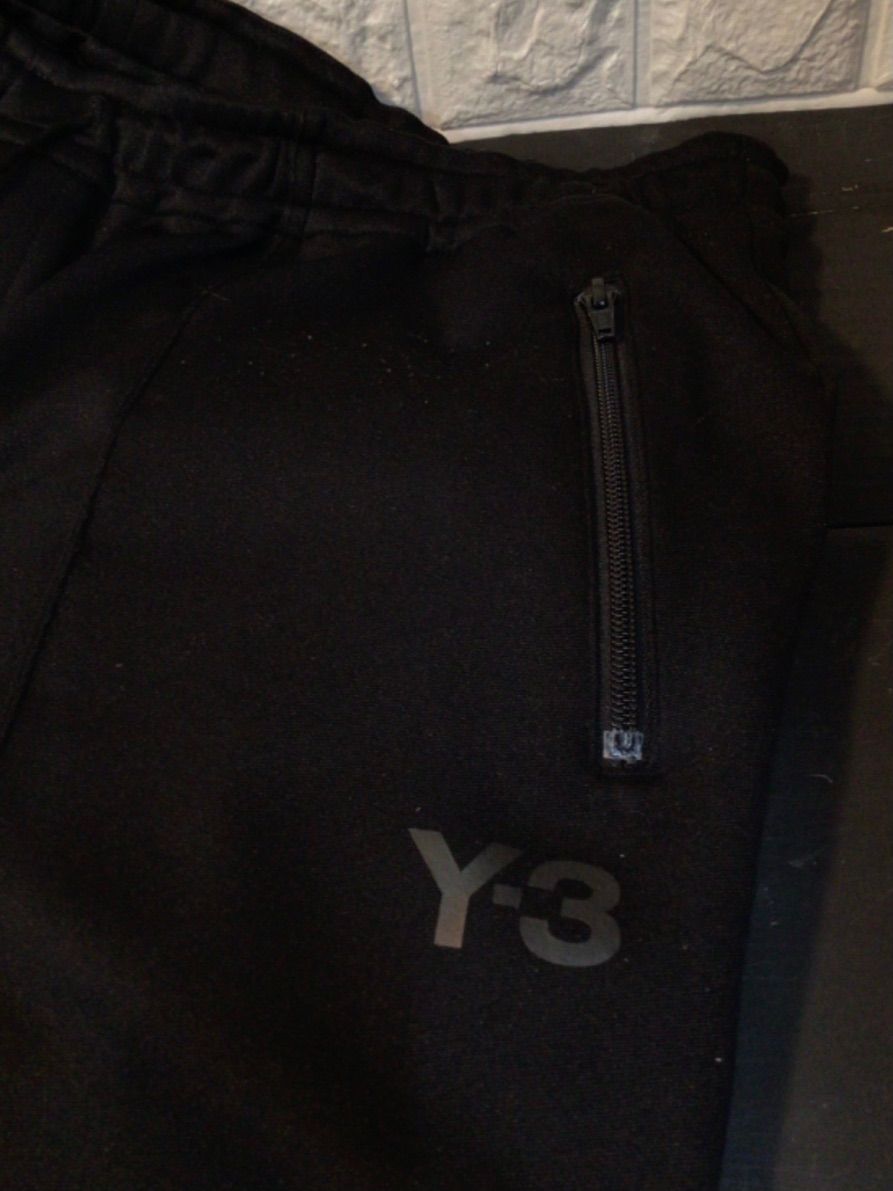 トラックパンツ