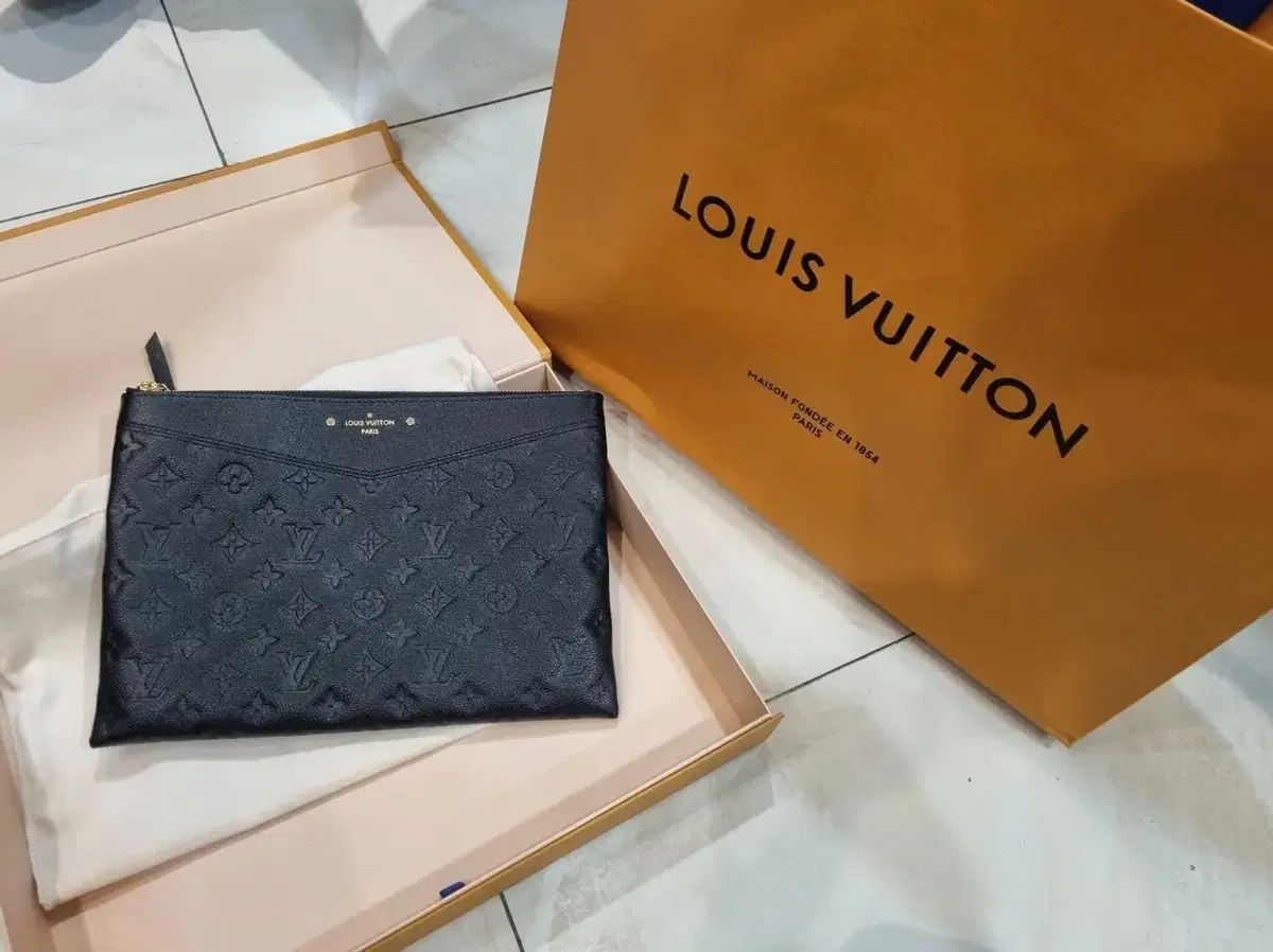 Louis Vuitton　ルイヴィトン　モノグラム　アンプラントポーチ LOUIS VUITTON 並行輸入 ルイヴィトン ポーチ Louis Vuitton