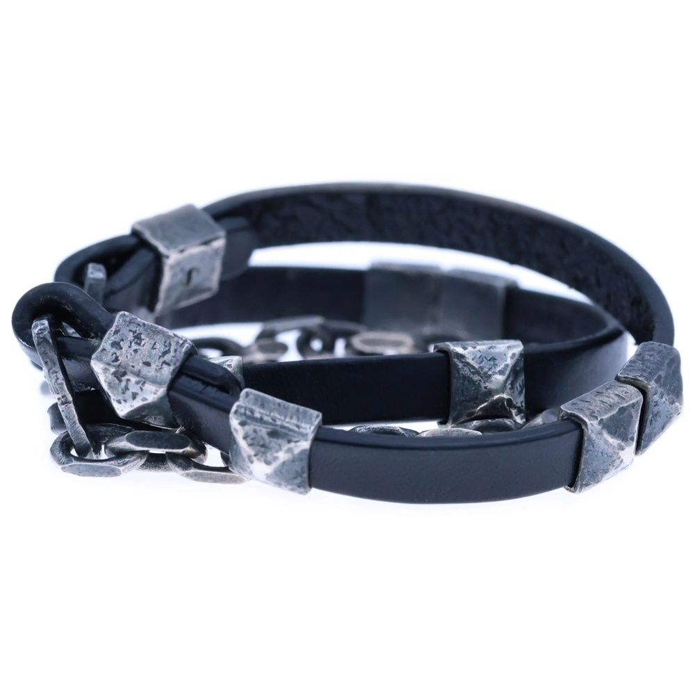 BOTTEGA VENETA (ボッテガヴェネタ) ピラミッド スタッズ レザー