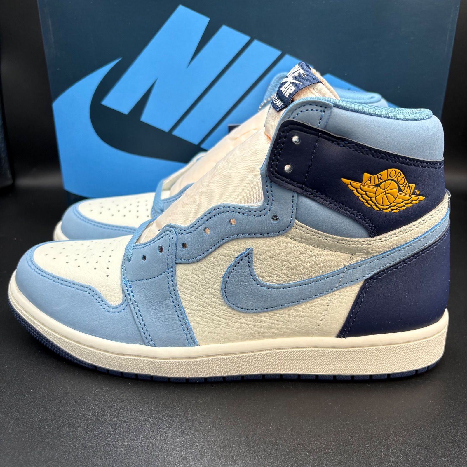 未使用 NIKE ウィメンズ エア ジョーダン 1 レトロ 26.5㌢ ナイキ ウィメンズ エア ジョーダン 1 ミッド ライトデュー 26.5