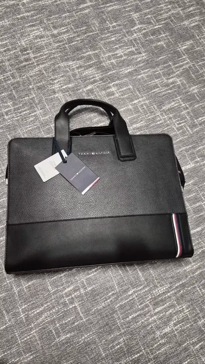 Tommy Hilfiger トミーヒルフィガー ブリーフケース