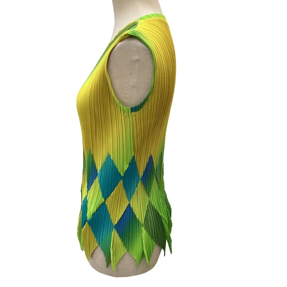 ♪♪ISSEY MIYAKE FETE イッセイミヤケ ノースリーブカットソー 変形  