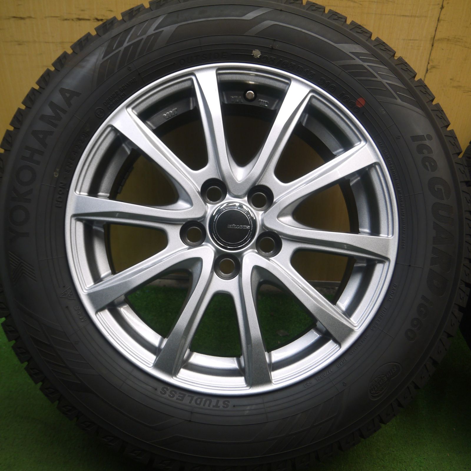 バリ溝 24年 ほぼ10分☆スタッドレス 195/65R15 グッドイヤー アイス 