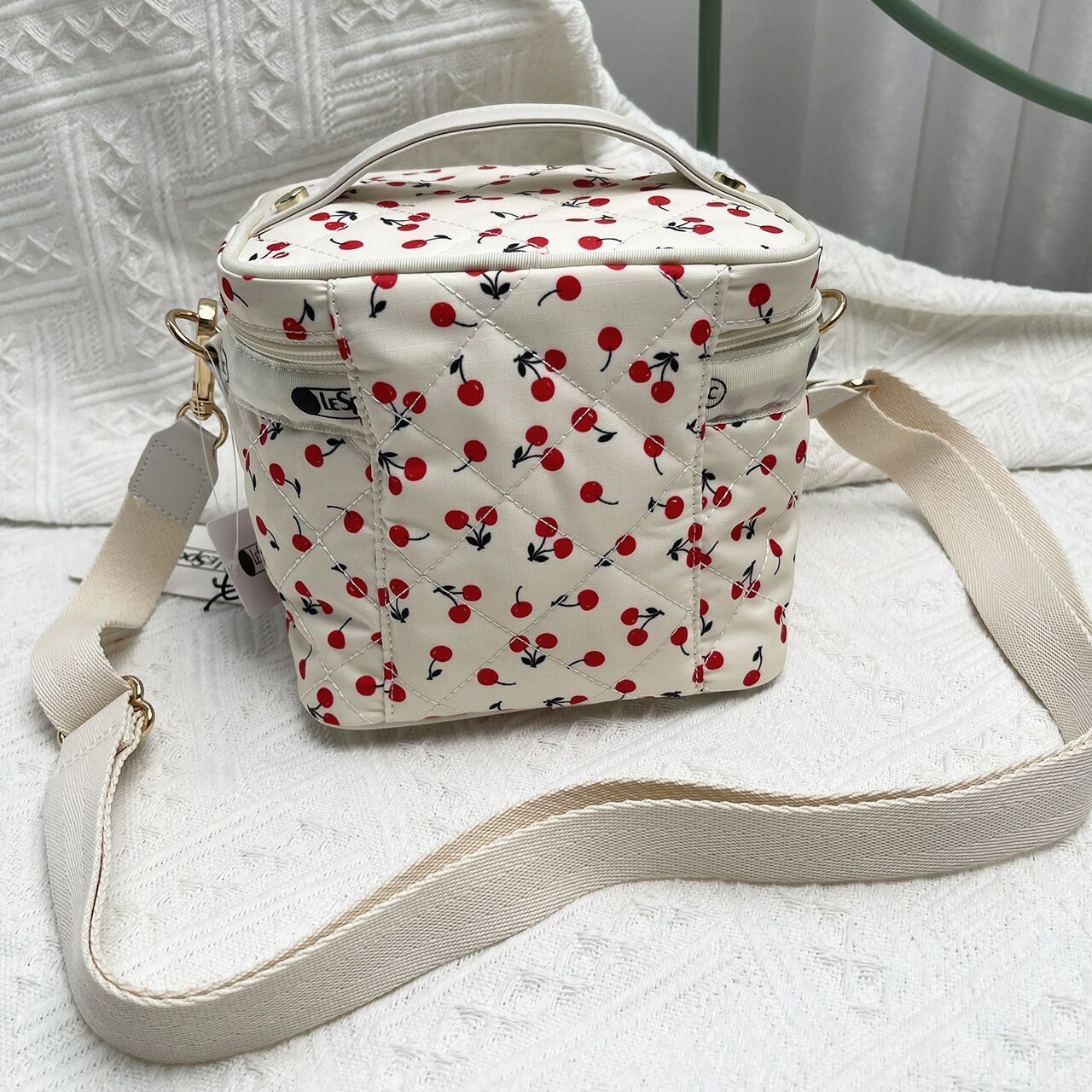 新品未使用 レスポートサックLeSportsac 神崎恵 チェリー バニティ 