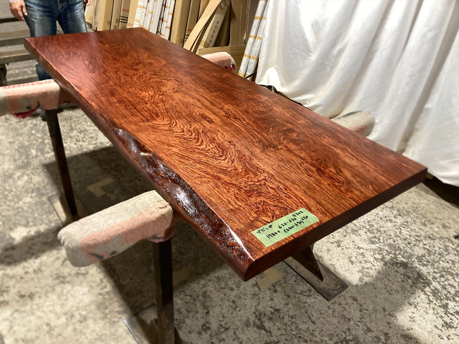 ブビンガ9302 上杢 一枚板無垢 乾燥材 1780ｘ620-630ｘ50mm ウレタン塗装 カウンター センターテーブル ダイニングテーブル