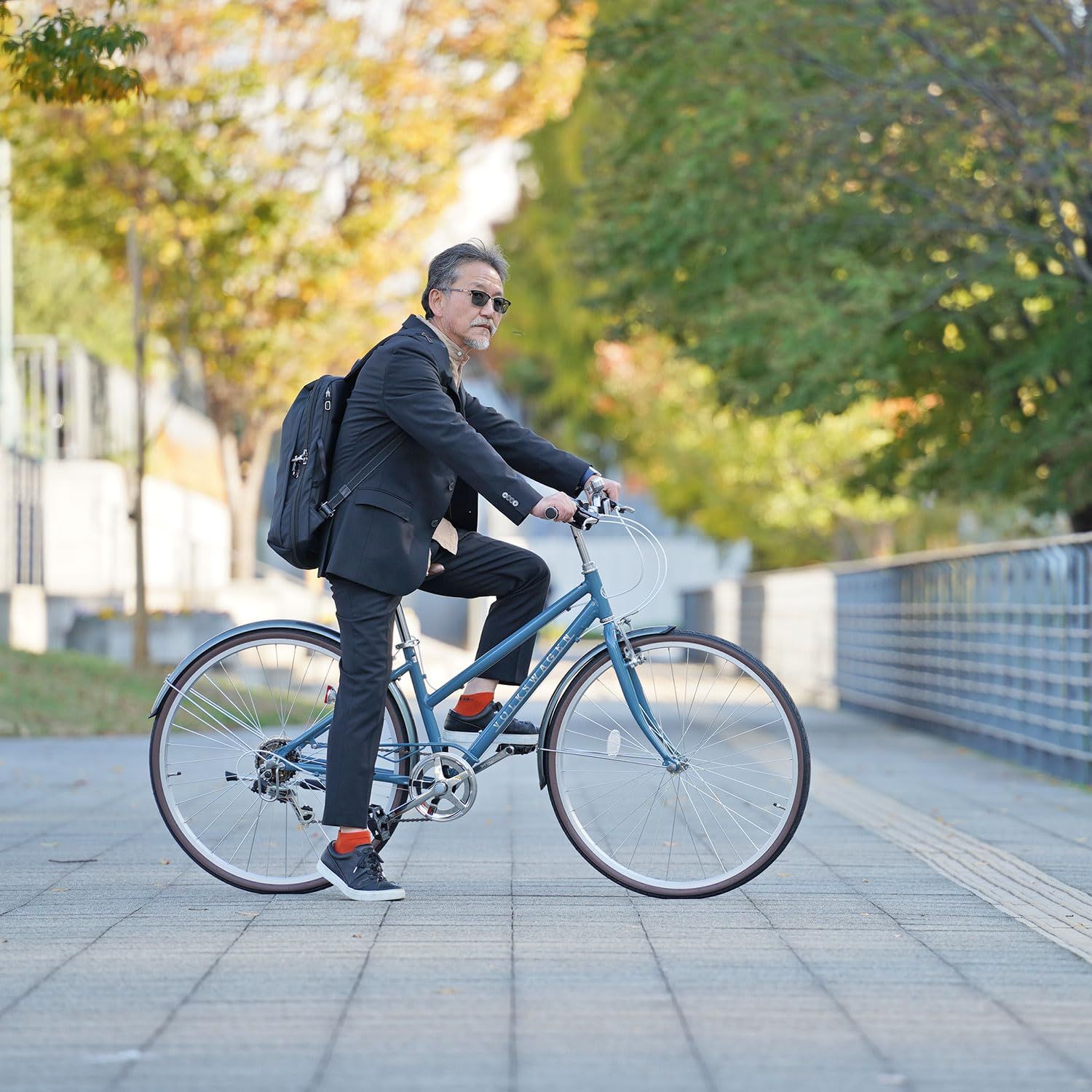 街乗り おしゃれ 700x32Cタイヤ VW-CR7006A 軽量アルミ シマノ6段変速 27インチ相当 700C クロスバイク 自転車 フォルクスワーゲン Volkswagen