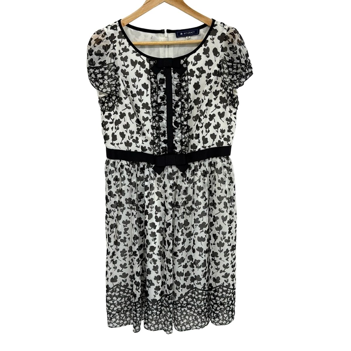 M S GRACY エムズグレイシー ワンピース サイズ42 L レディース - 白×黒 クルーネック|半袖|ひざ丈|花柄|リボン|フリル