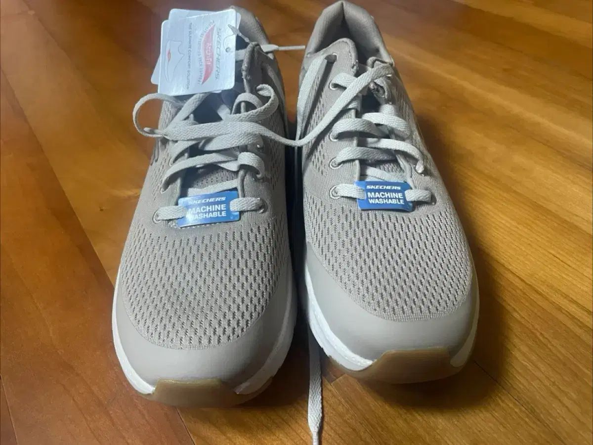 スケッチャーズ アーチフィット ランニングシューズ 280