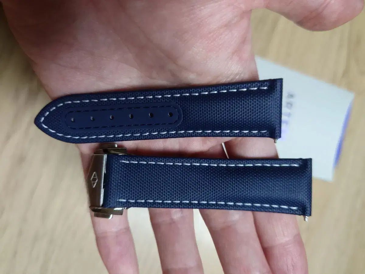 アルテム セイルクロス ループレスネイビー デバックル