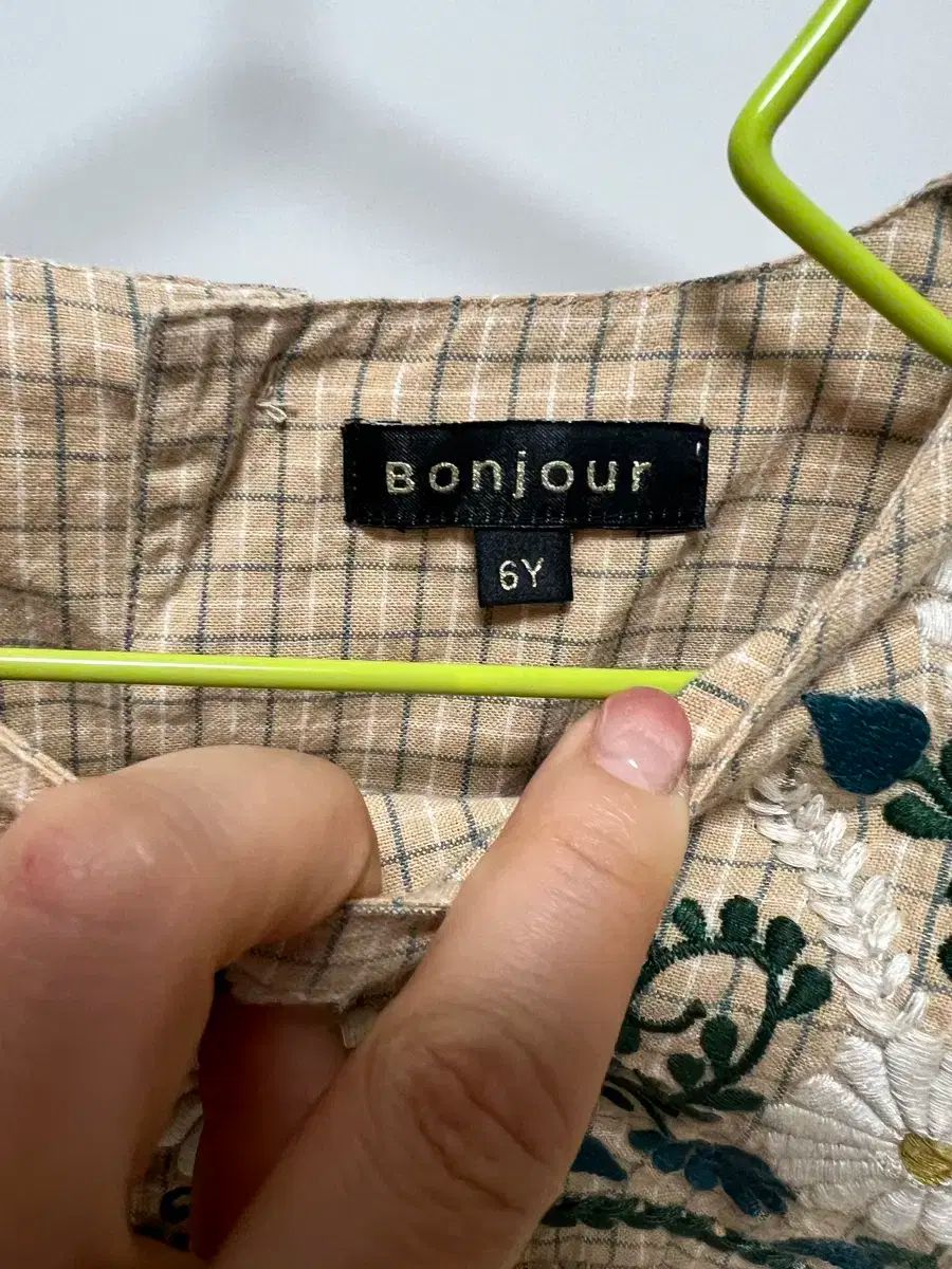 Bonjour diary ボンジュール　チェック柄刺繍ワンピース　6y ボンジュール 日記 チェック トゥイーン ワンピース 6Y - メルカリ