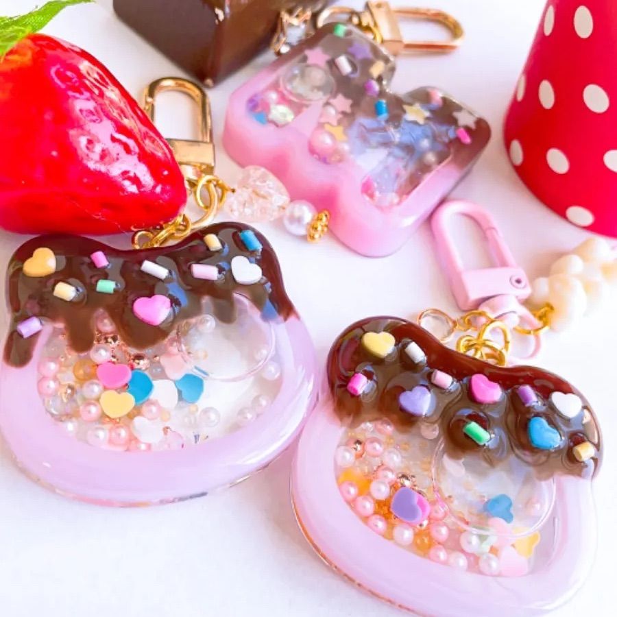 シェイカーキーホルダー(熊+イチゴ+チョコ)/オイル入り/個性的/くま 