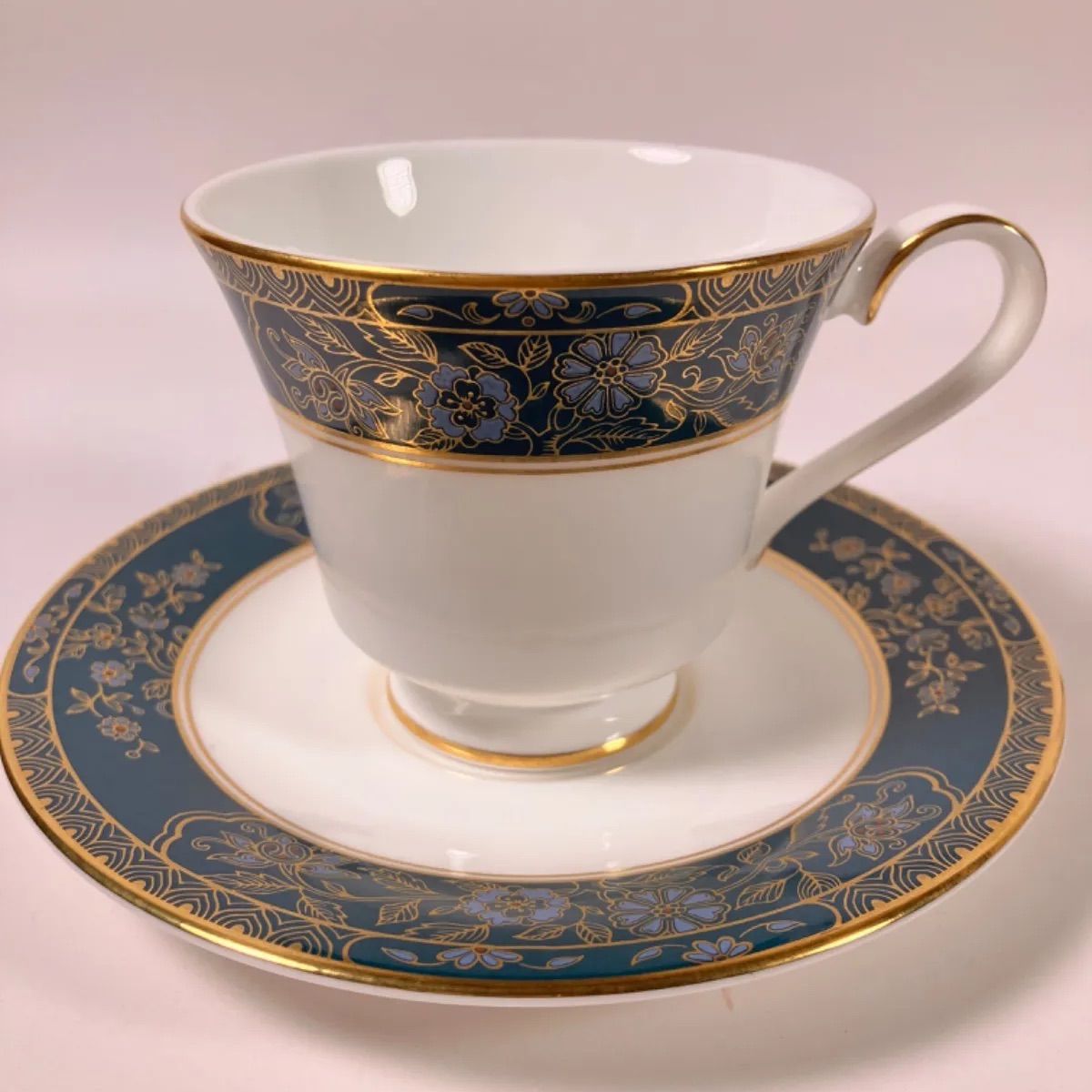 ロイヤルドルトン【カーライル】ダブルハンドル カップ&ソーサー 2点 ② antique_goods1740544066.jpg