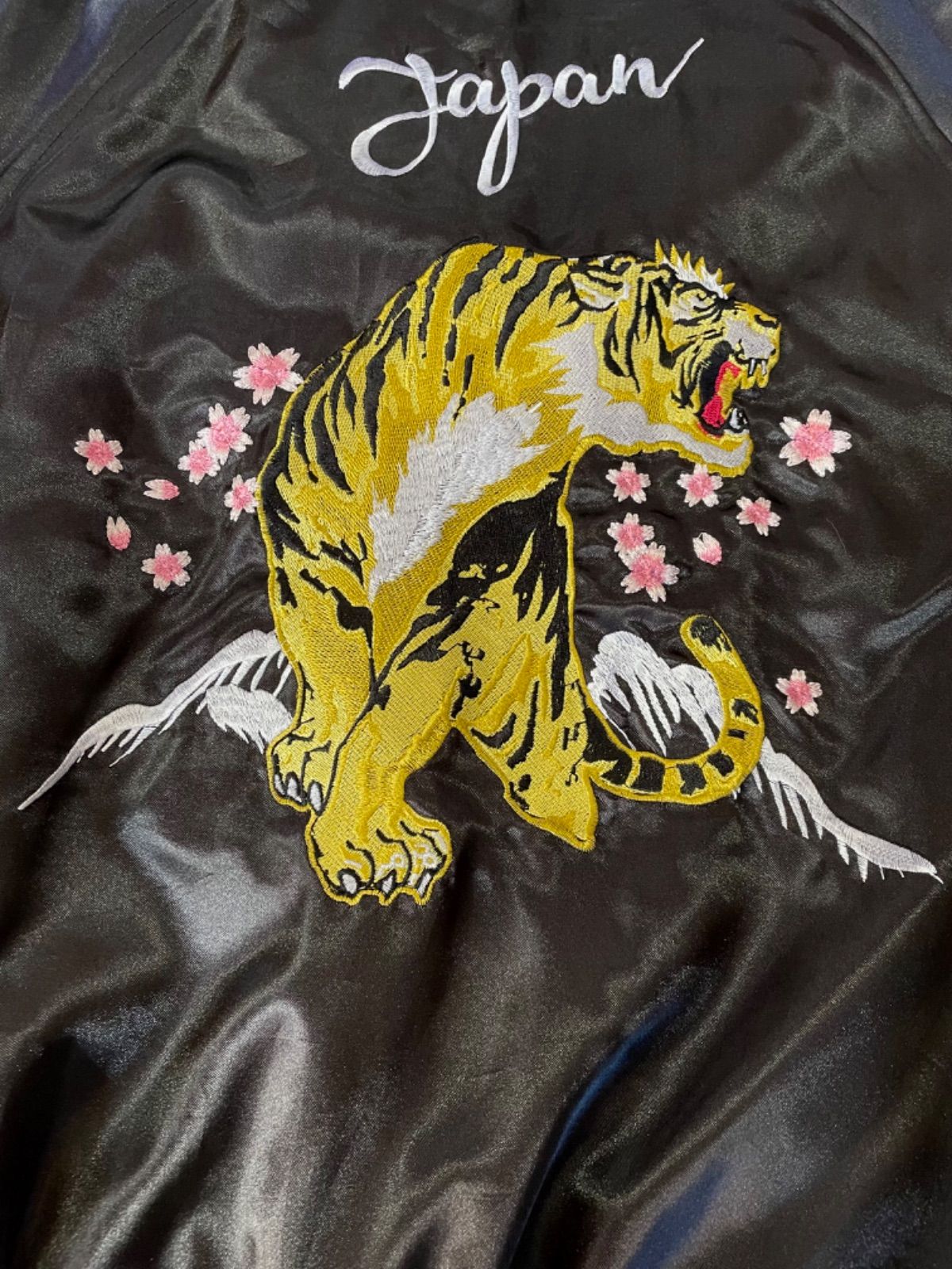 鏡花水月 スカジャン 虎 桜 JAPAN 和柄 刺繍 ブラックサイズL メンズ 鏡花水月 スカジャン 虎 桜 JAPAN 和柄 刺繍 ブラックサイズL メンズ