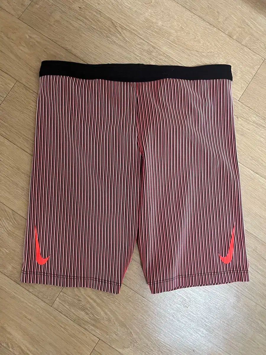 Nike ナイキ エアロスイフト レッド ショートパンツ M サイズ