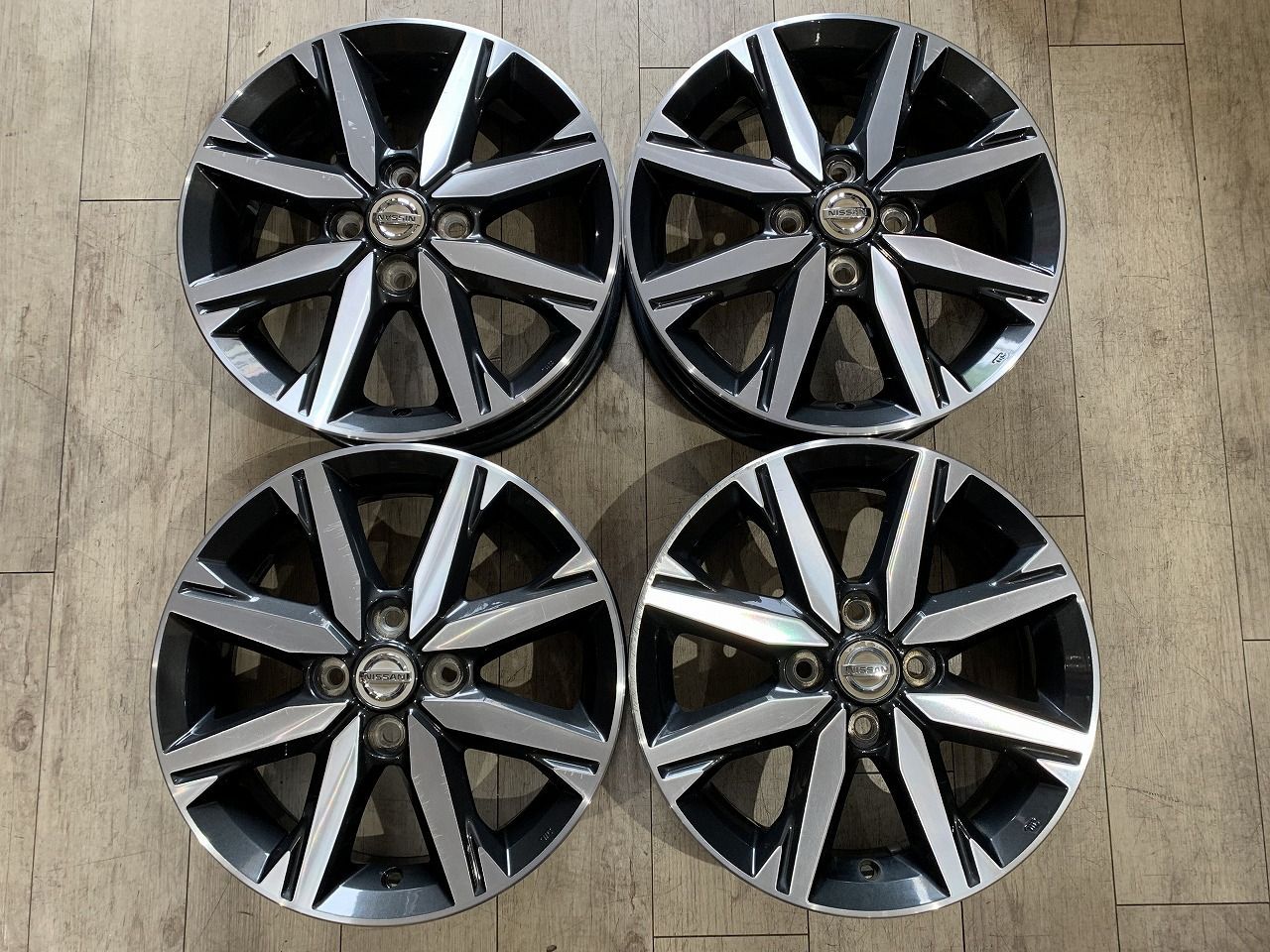 トヨタ ライズ 純正 16in 6J +40 PCD100 195/65R16