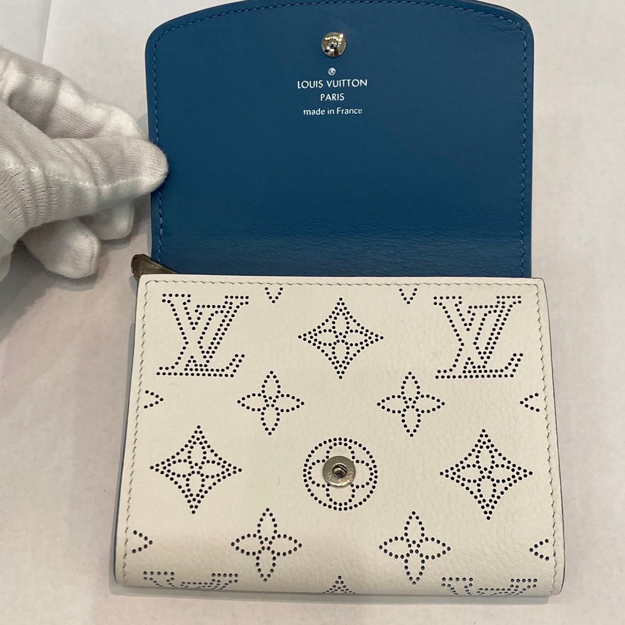 ◇ 未使用 LOUIS VUITTON ルイヴィトン マヒナ ポルトフォイユ・イリス XS M69212 （ホワイト） レディース三つ折財布 -  メルカリ