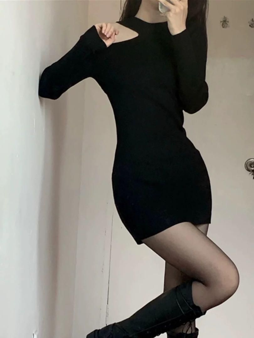 大人っぽいシンプルな黒のタイトドレス♪