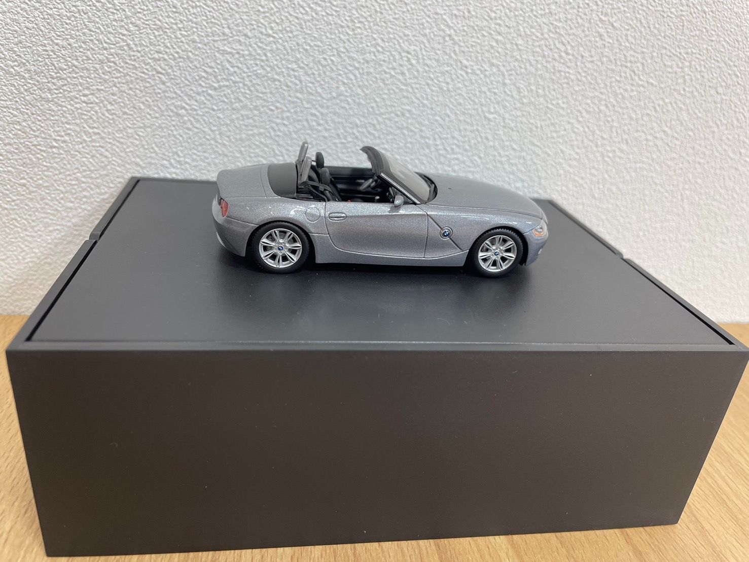 BMW　Z4ミニカー　KGID