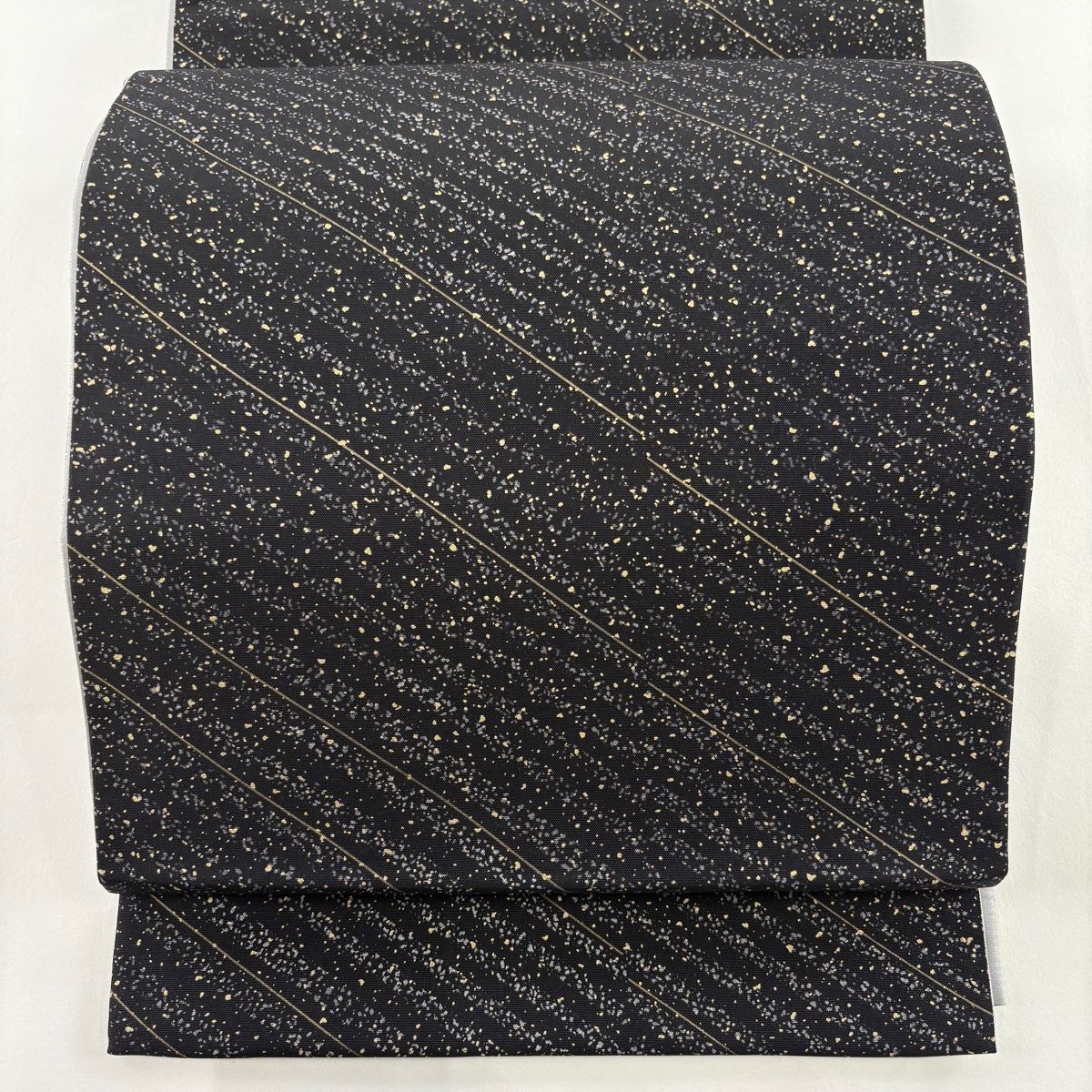 袋帯 秀品 斜縞 幾何学 金彩 黒 全通 正絹