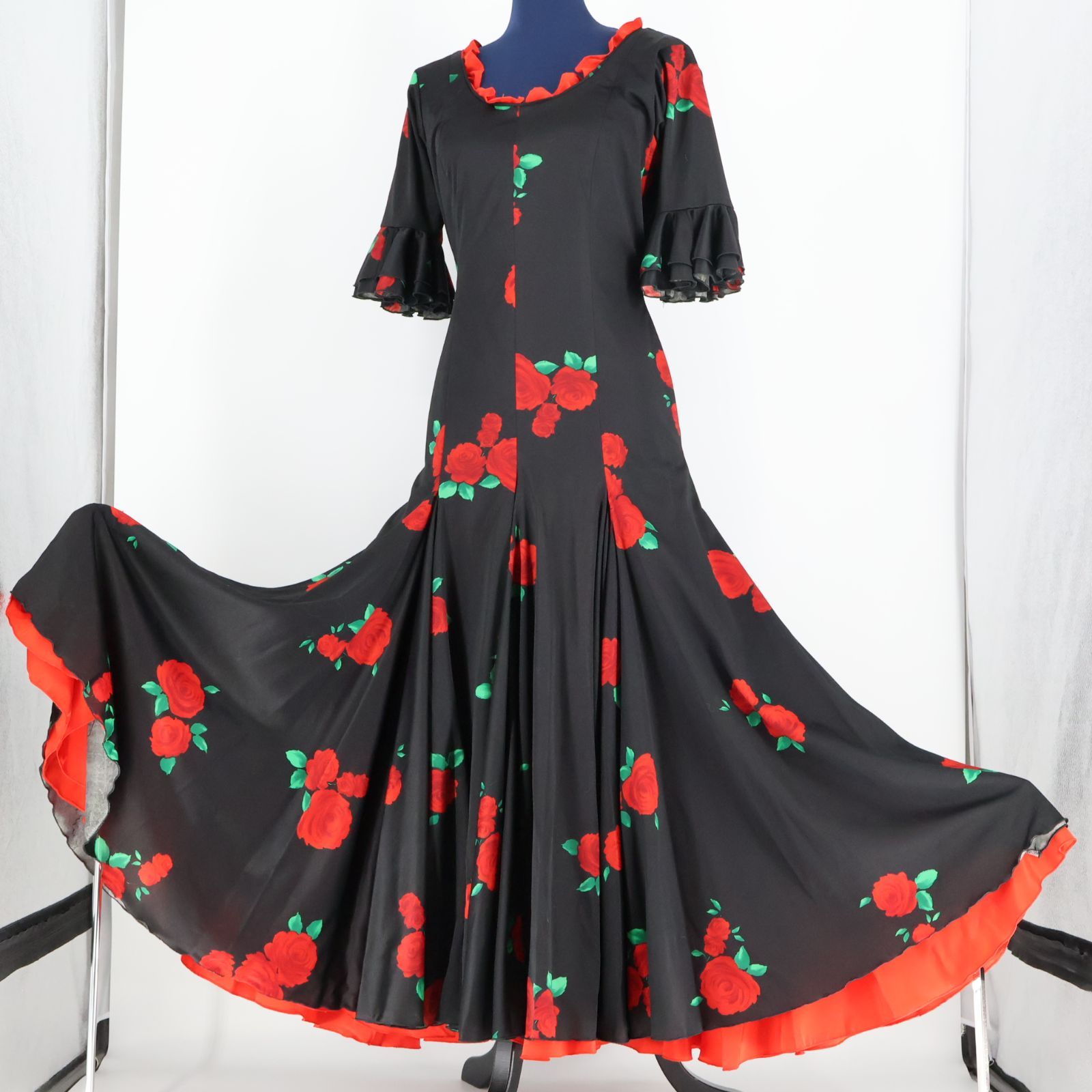 フラメンコドレス 黒赤 花柄 フリル