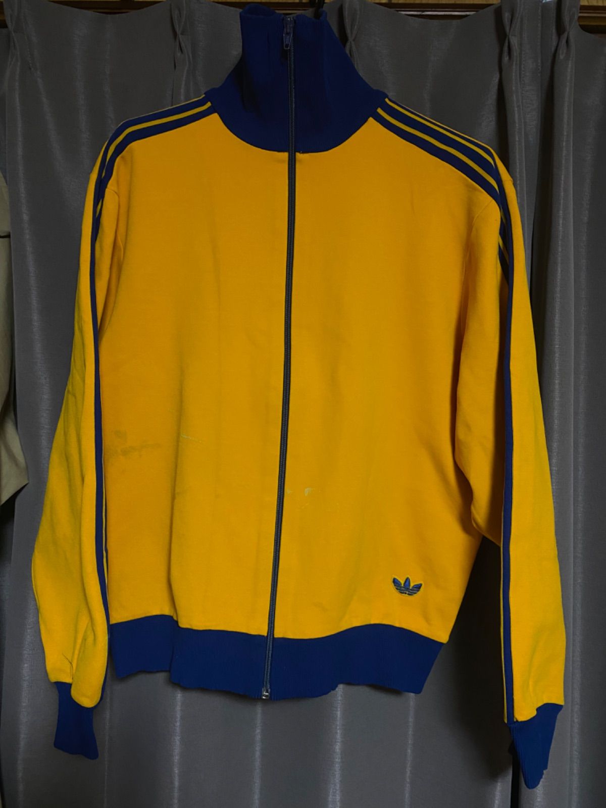 小松菜奈着用 adidas トラックジャケット 70's 80's 西ドイツ製 - メルカリ 小松菜奈着用 adidas トラックジャケット 70's 80's 西ドイツ製 - メルカリ