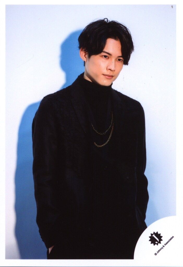 松村北斗 公式写真 初出しコート🌼🧥🌼 #松村北斗 #sixtones