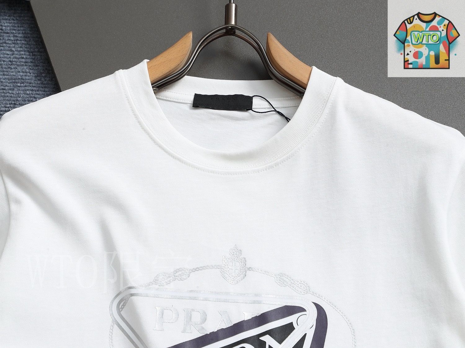 今日特価】PRADA 25ss 胸前プリント T - メルカリ