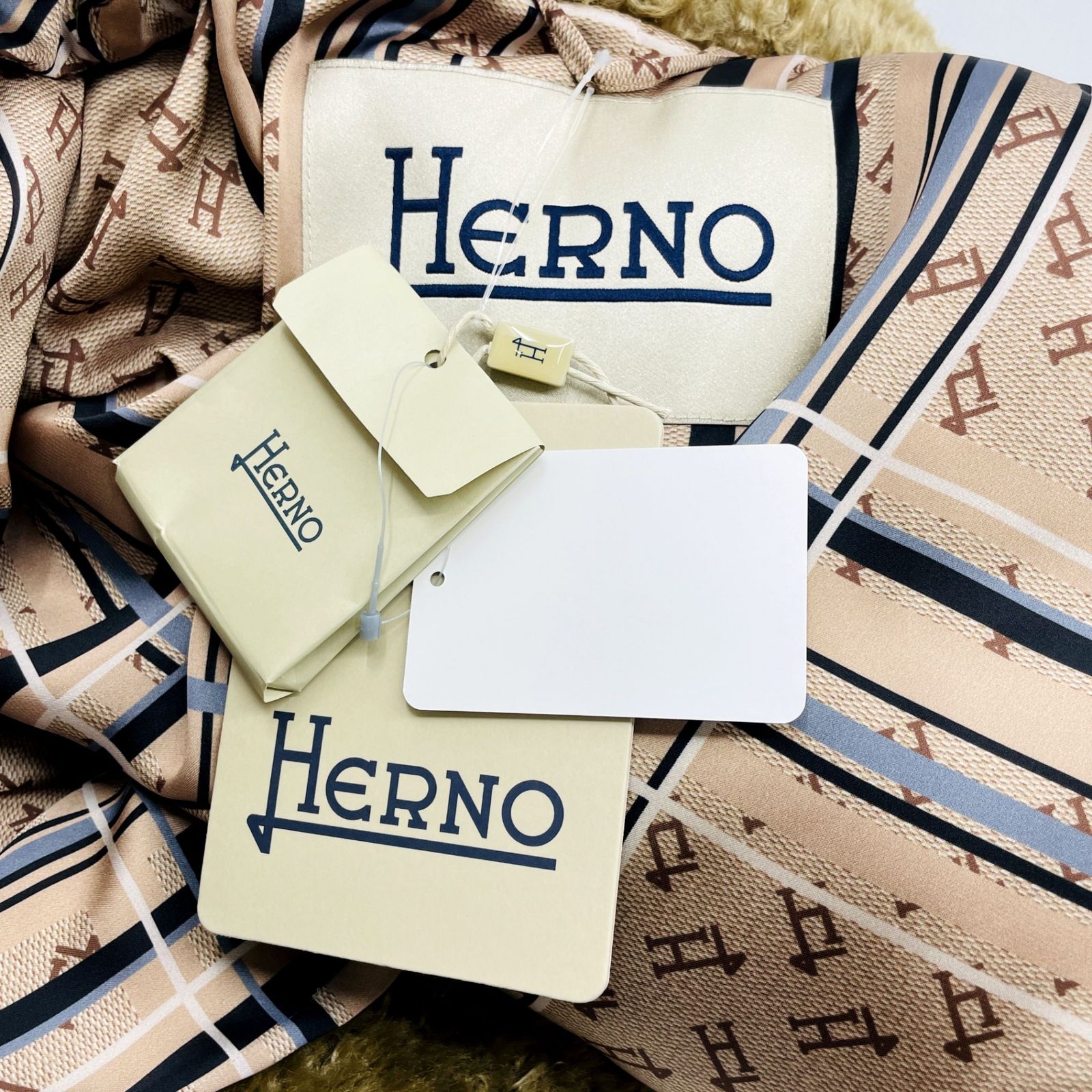 極美品 HERNO ヘルノ CURLY FAUX FUR OVERSIZE FIT カーリーヘア エコファー ボア コート 42 ...