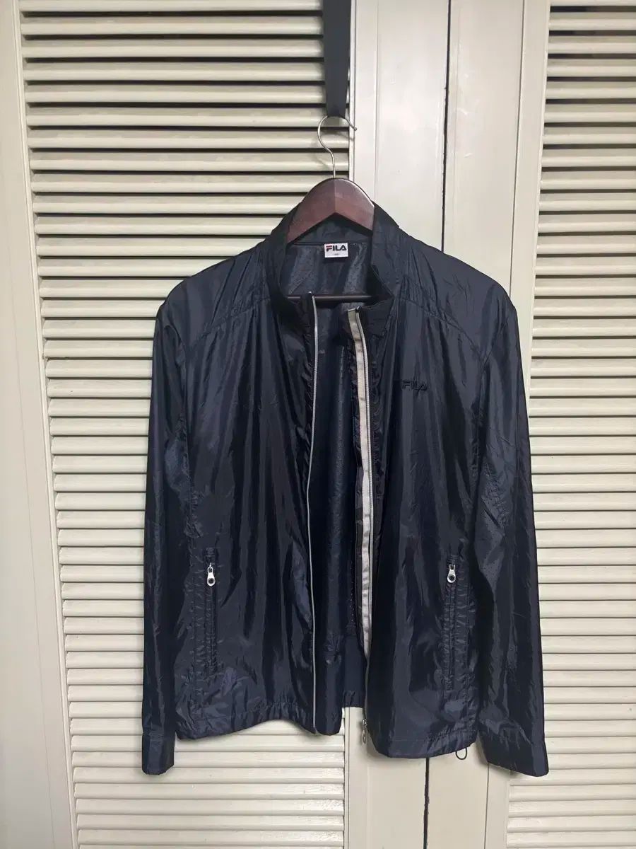 D051 Fila Golf ウインドブレーカー　L FILA フィラ ゴルフウェア 長袖ウインドブレーカー 秋 冬 ライト