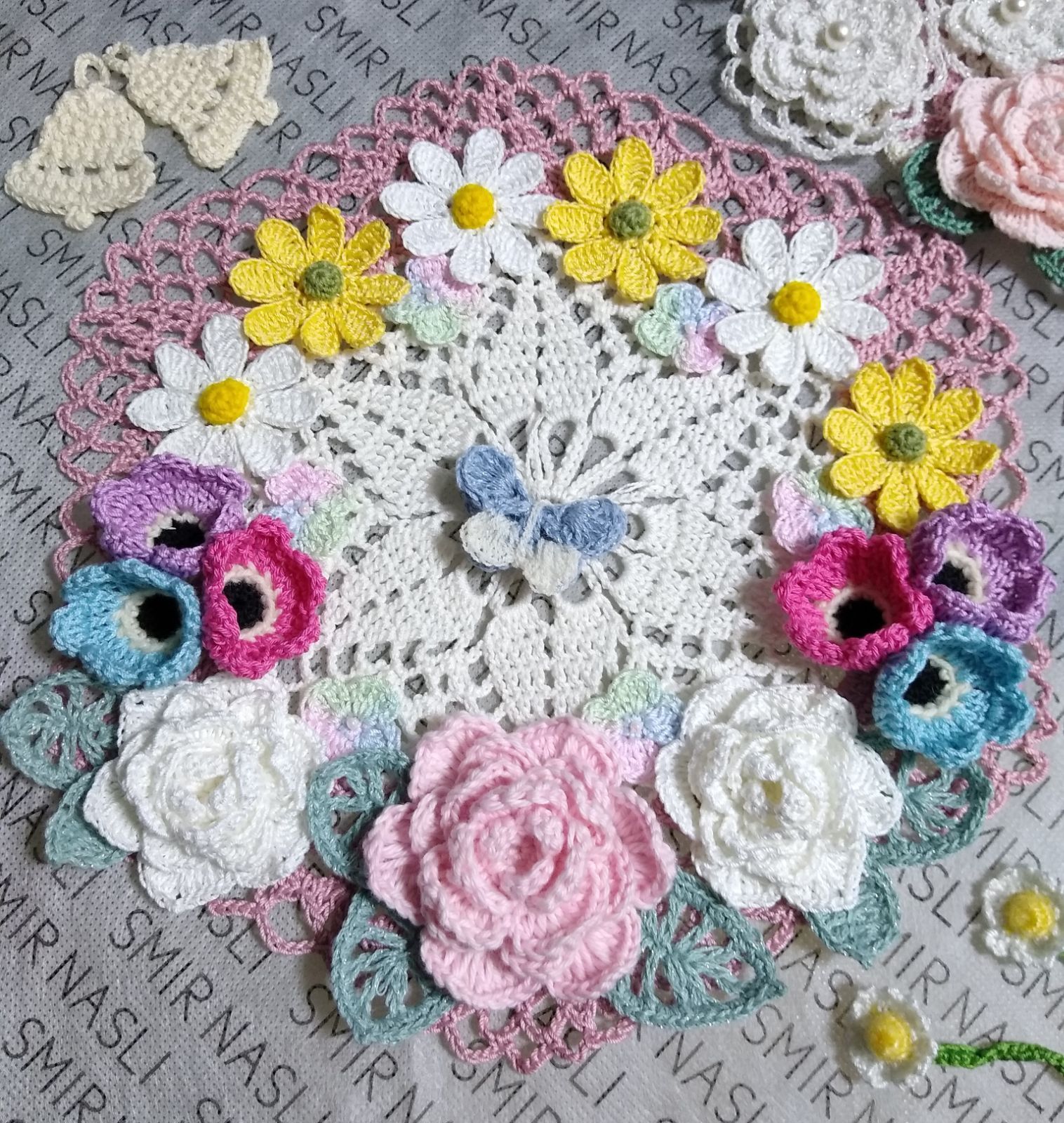 ふく福さんയꕤ ドイリー ２種ꕤയ　ハンドメイド　レース編み ふく福さんയꕤ ドイリー 2種ꕤയ ハンドメイド レース編み 立体模様