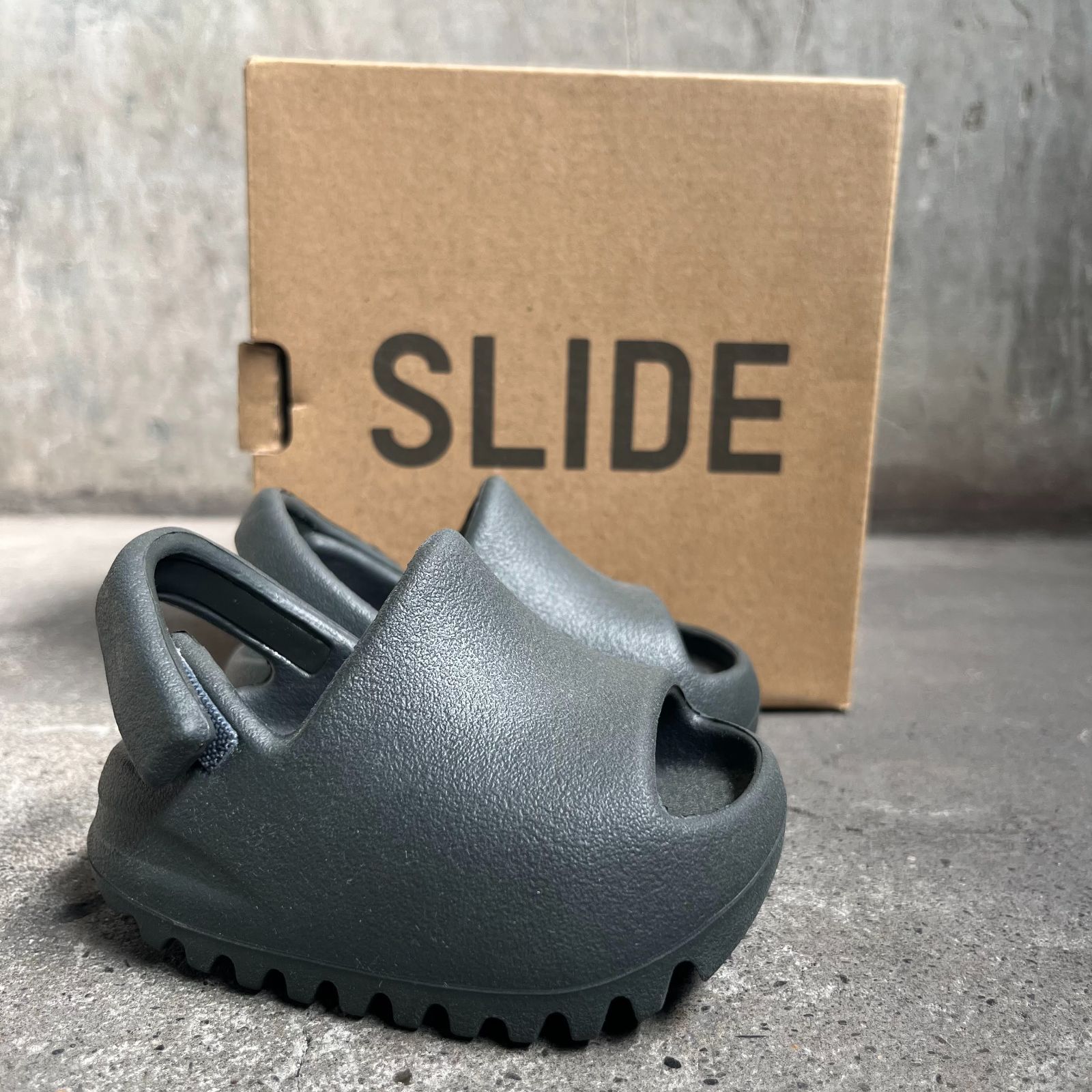 新品 adidas YEEZY Slide Dark Onyx イージースライド アディダス イージー Yeezy Slide Onyx Adidas
