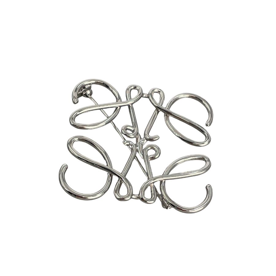 LOEWE 革 真鍮 デイジーブローチ フラワーモチーフ アクセ ロゴ LOEWE 革 真鍮 デイジーブローチ フラワーモチーフ アクセ ロゴ