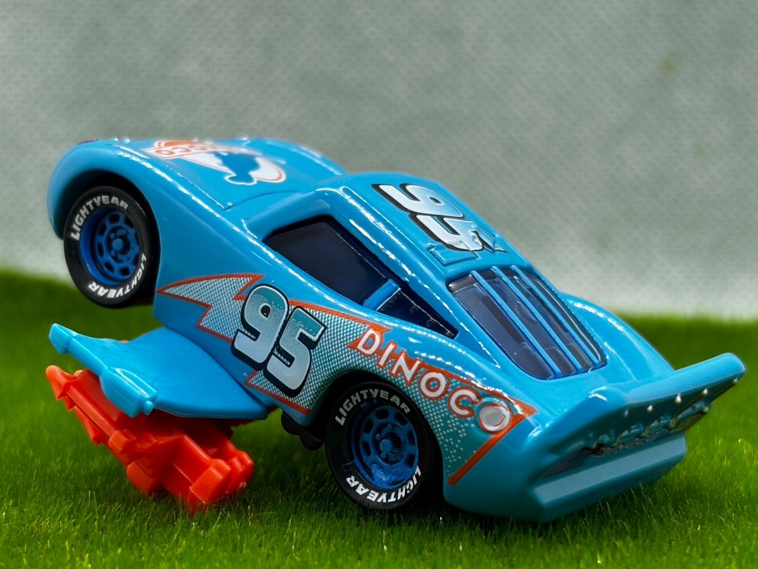 新品】カーズ ライトニングマックィーン ミニカー ミサイル搭載