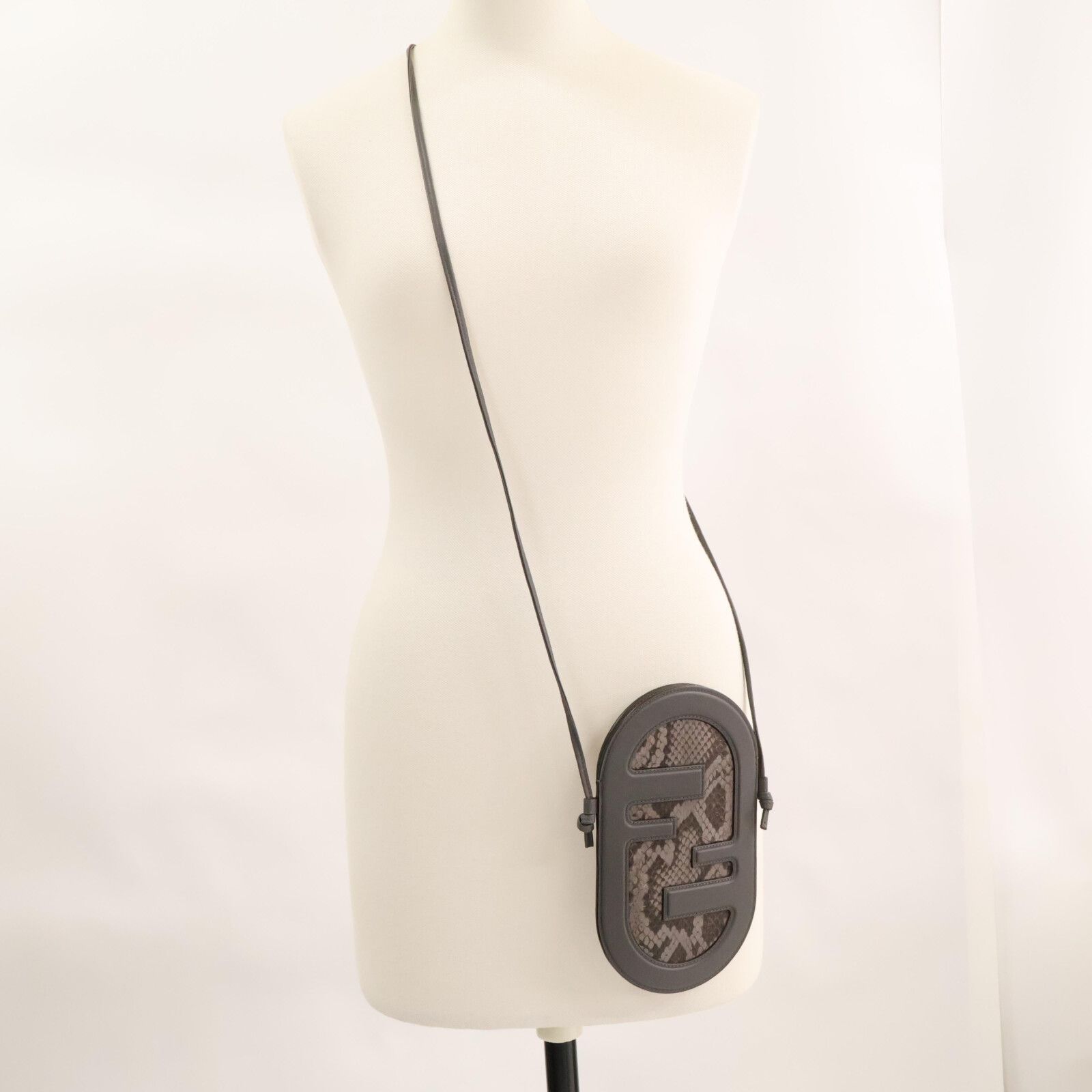 FENDI フェンディ 【美品】7AS055 PHONE HOLDER オーロック