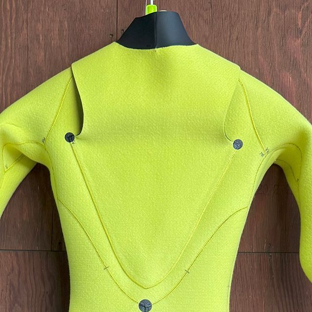 安全性のある 日本製 ♥ 3x3mm バックジップフルスーツ ◆メンズ既製 MLXサイズ◆ネックバリアシステム◆店頭展示品 集中力を高める