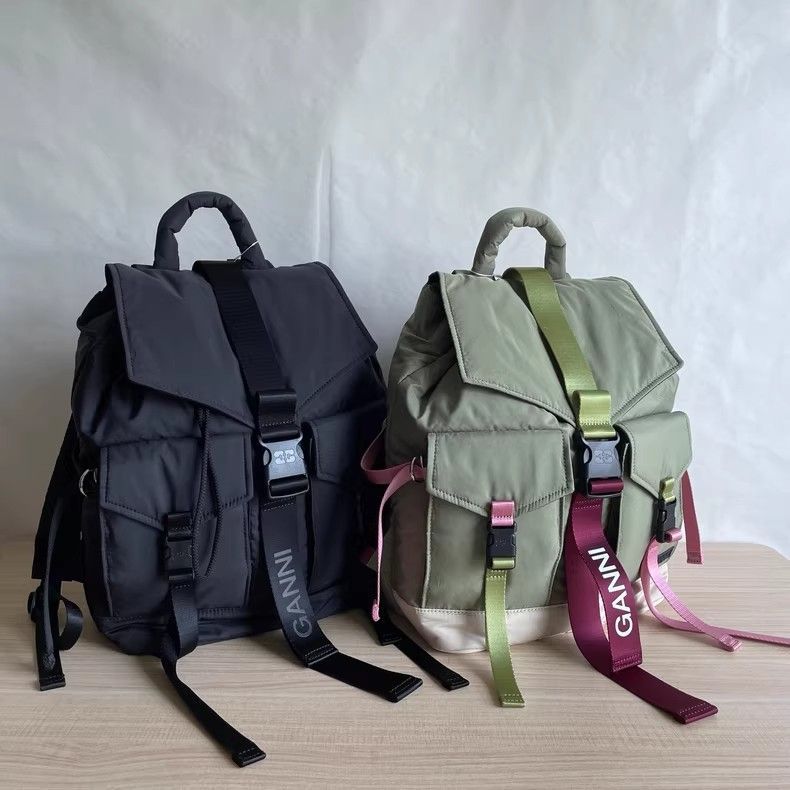 GANNI ナイロンバックパック ブラック/ピンク GANNI Branded Top-Handle Recycled-Polyester Backpack | endource